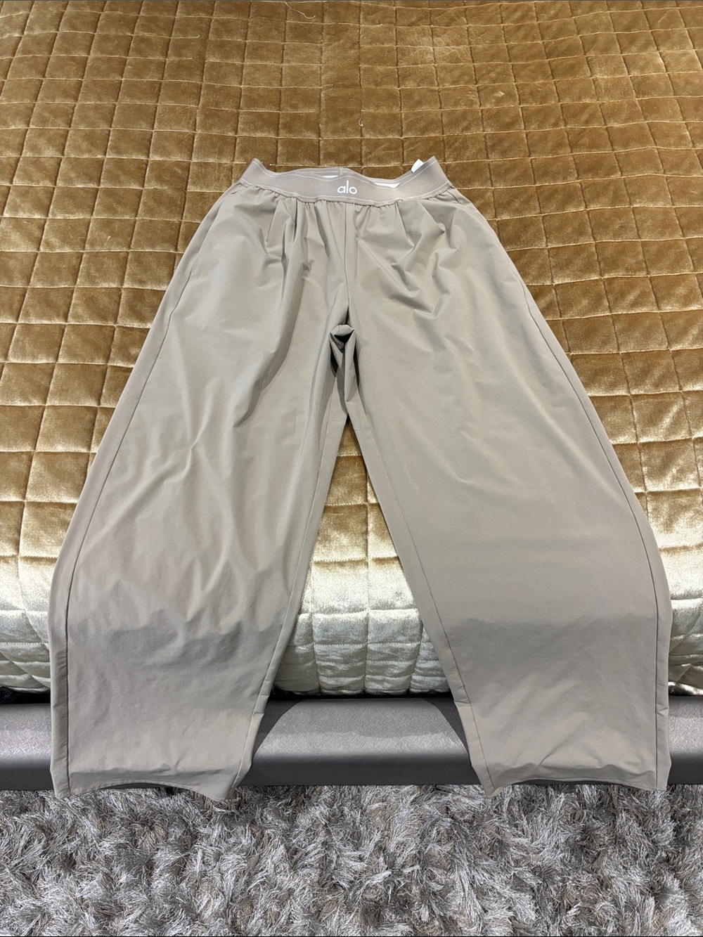 ALO Yoga Women’s Wide Leg Pants — Taupe Neutral